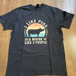 NWOT Graphic Pig T-Shirt